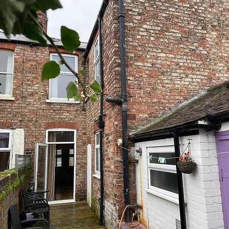 Riverside Lodge - Quaint Victorian Home By The River York Exteriér fotografie