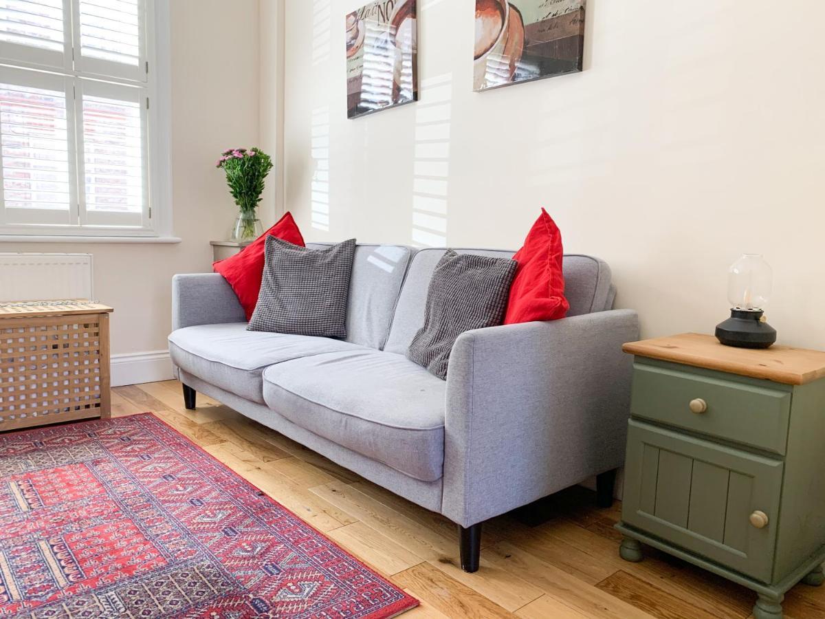 Riverside Lodge - Quaint Victorian Home By The River York Exteriér fotografie