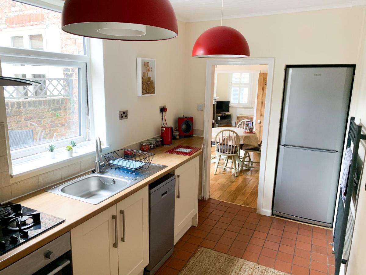 Riverside Lodge - Quaint Victorian Home By The River York Exteriér fotografie