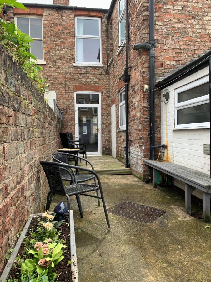 Riverside Lodge - Quaint Victorian Home By The River York Exteriér fotografie