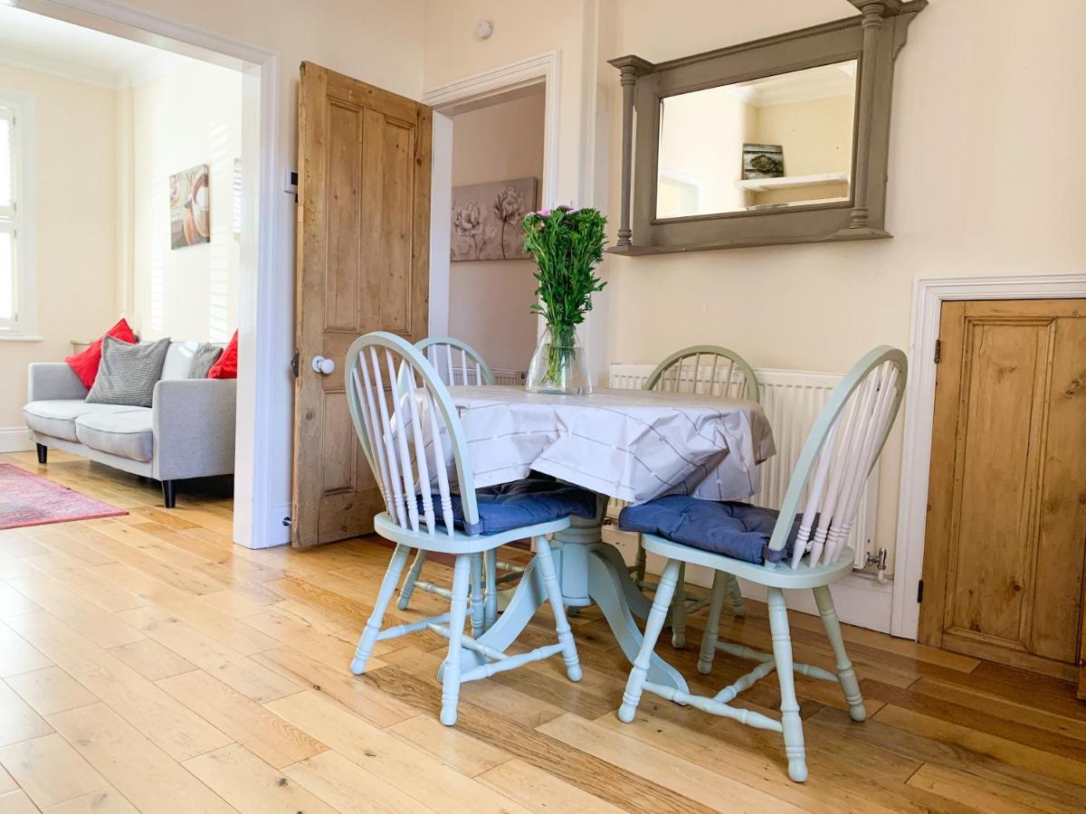 Riverside Lodge - Quaint Victorian Home By The River York Exteriér fotografie